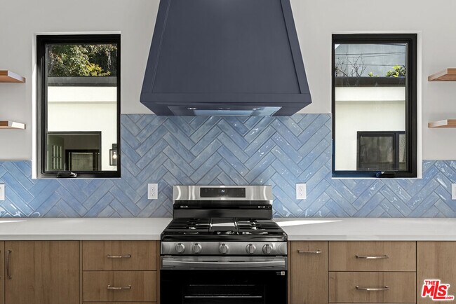 Foto del edificio - 822 N Orange Grove Ave