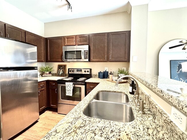 Building Photo - 702 Hadley St