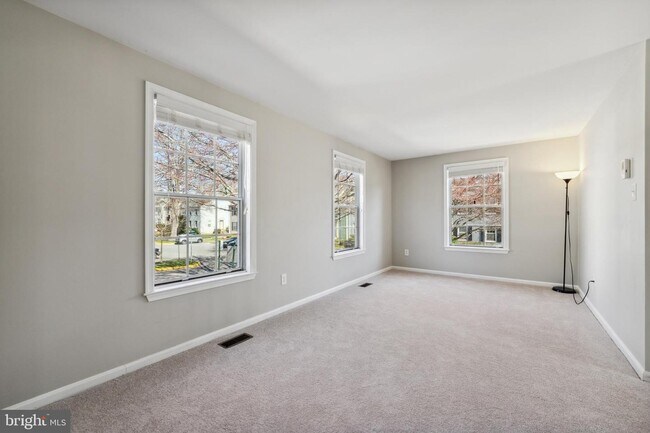 Building Photo - 9027 White Rose Ln