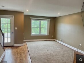 Building Photo - 302 Mercer Ct