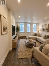 Building Photo - 565 Yonge St