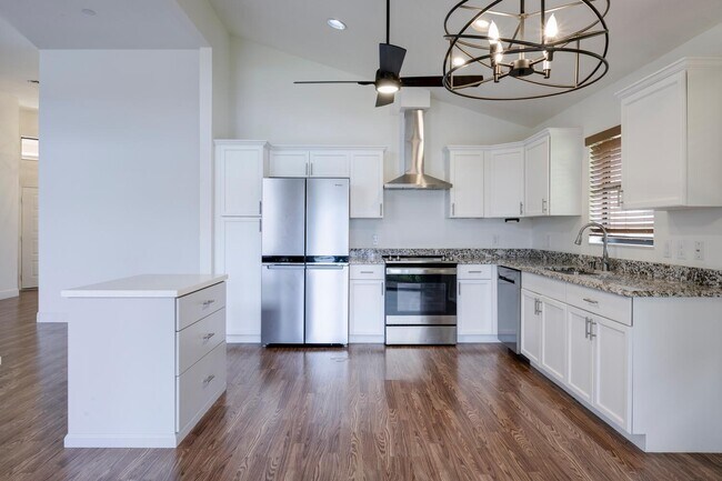 Building Photo - 2843 SW Mariposa Cir