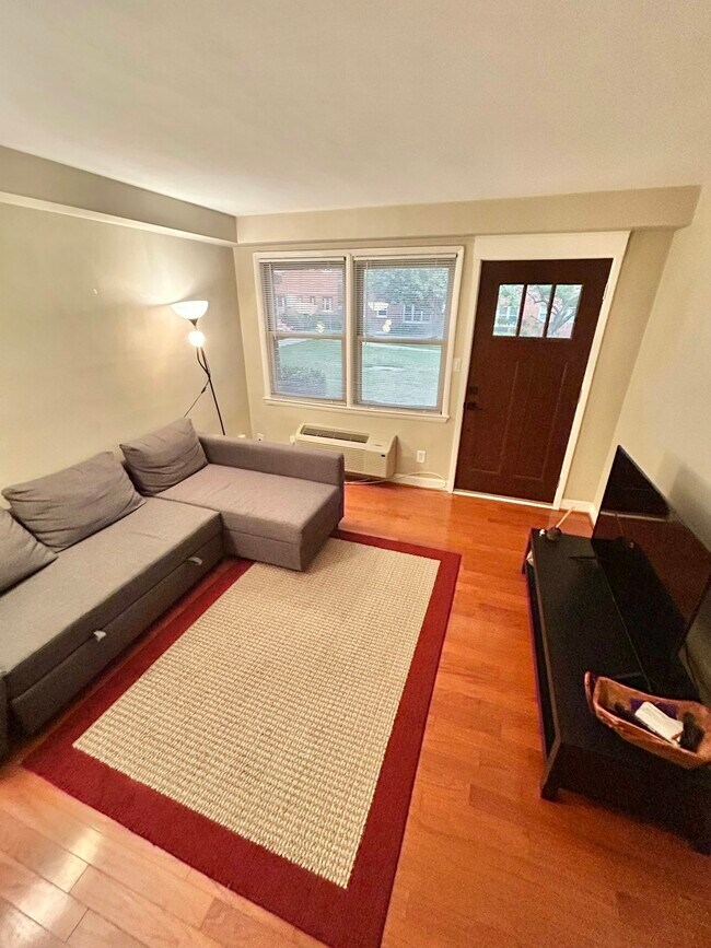 Foto del edificio - 2036 N Woodrow St