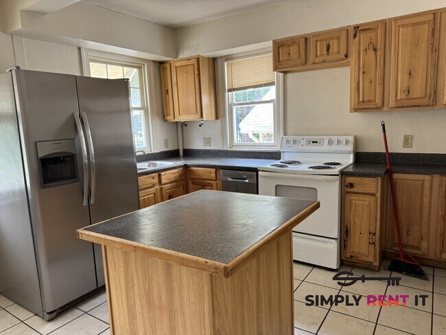 Foto del edificio - Short-Term, 4 Bed, Avail Now! Through July 2026 Only