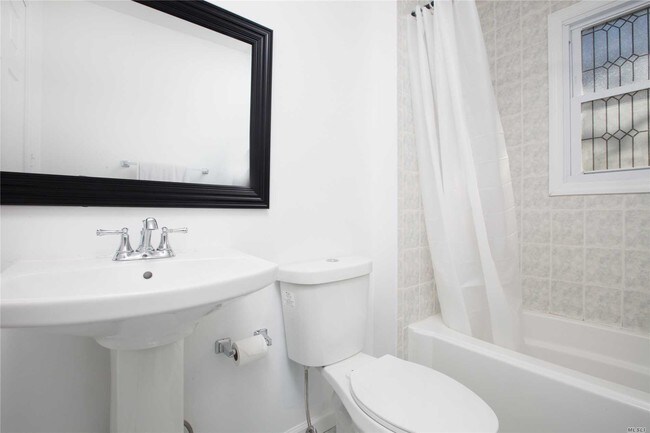 Foto del edificio - 54 Oakdale Ave