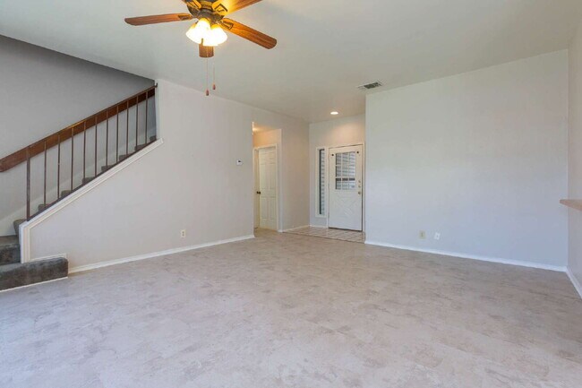 Foto del edificio - Charming 3-Bedroom Home in Feather Ridge –...