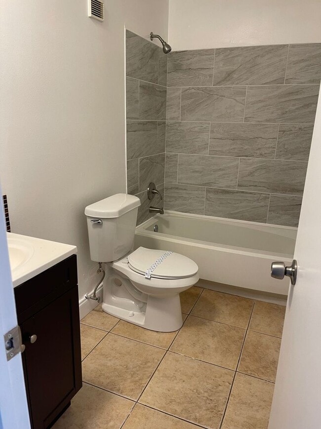 Foto del edificio - Available now! Williamsburg TOWNHOMES AT G...