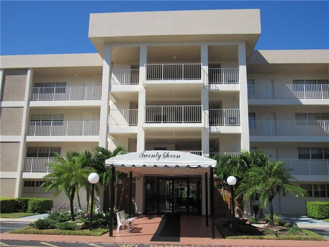 Foto del edificio - 2651 S Palm Aire Dr