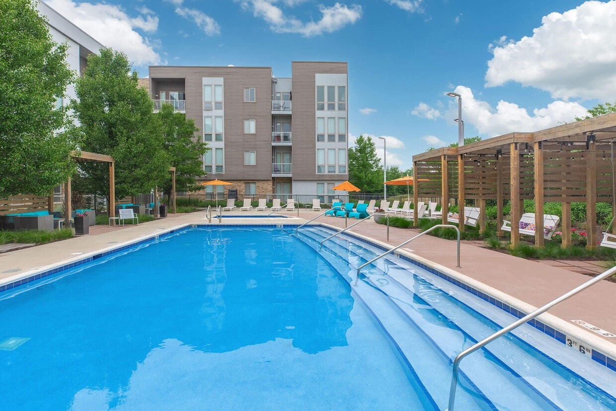 Primary Photo - Woodview Apartments