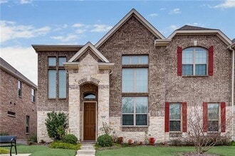 Building Photo - 671 Emily Ln