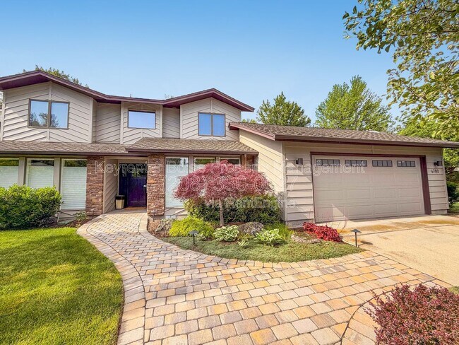 Foto del edificio - 4780 N Riverfront Dr