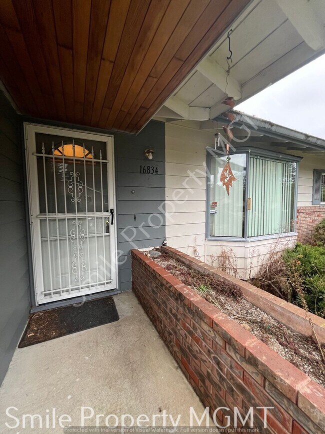 Building Photo - single house