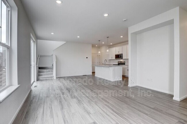 Building Photo - 297 Rodden Dr
