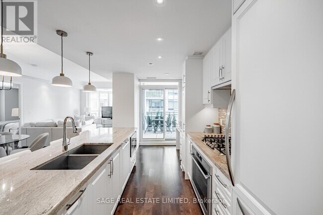 Photo du bâtiment - 3500-3500 Lakeshore Rd W