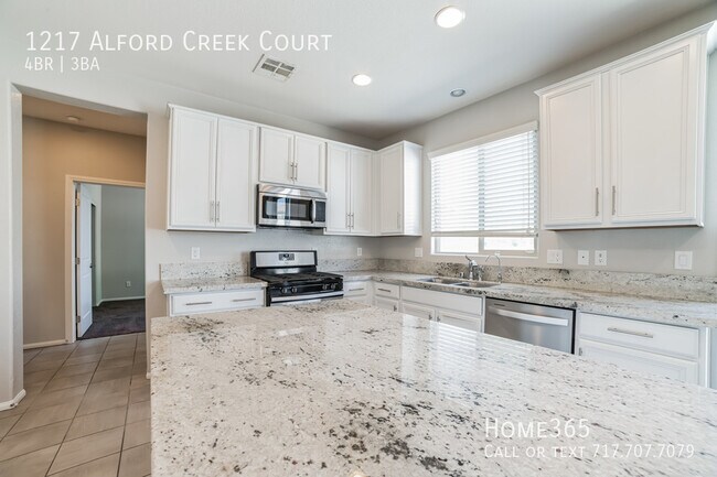 Foto del edificio - Gorgeous 4 bed 3 bath Single-Family Home