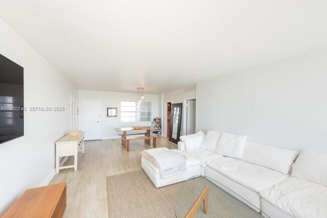 Building Photo - 9101 E Bay Harbor Dr