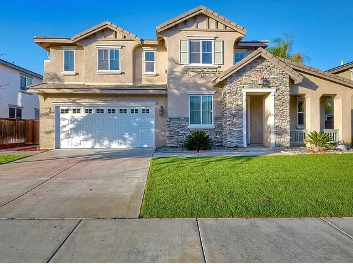 Primary Photo - 27404 Desert Willow St
