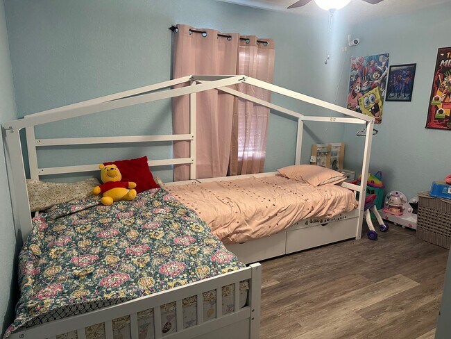 Building Photo - 430 Center Way