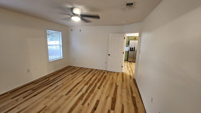 Foto del edificio - 8625 Laredo St