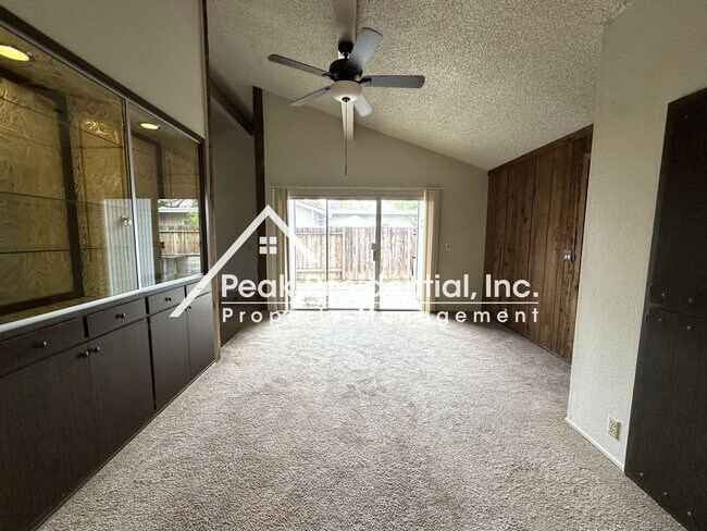 Building Photo - 3bd/2ba Rancho Cordova Duplex With 2 Car G...