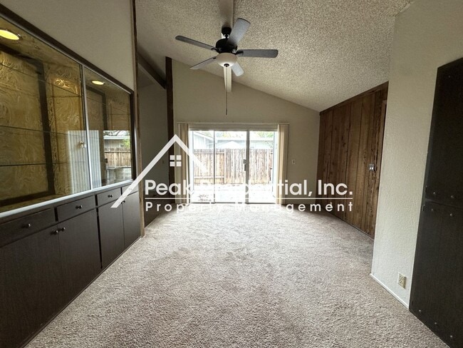 Foto del edificio - 3bd/2ba Rancho Cordova Duplex With 2 Car G...
