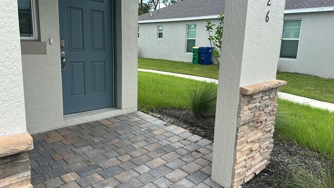 Building Photo - 826 Friendship Cir
