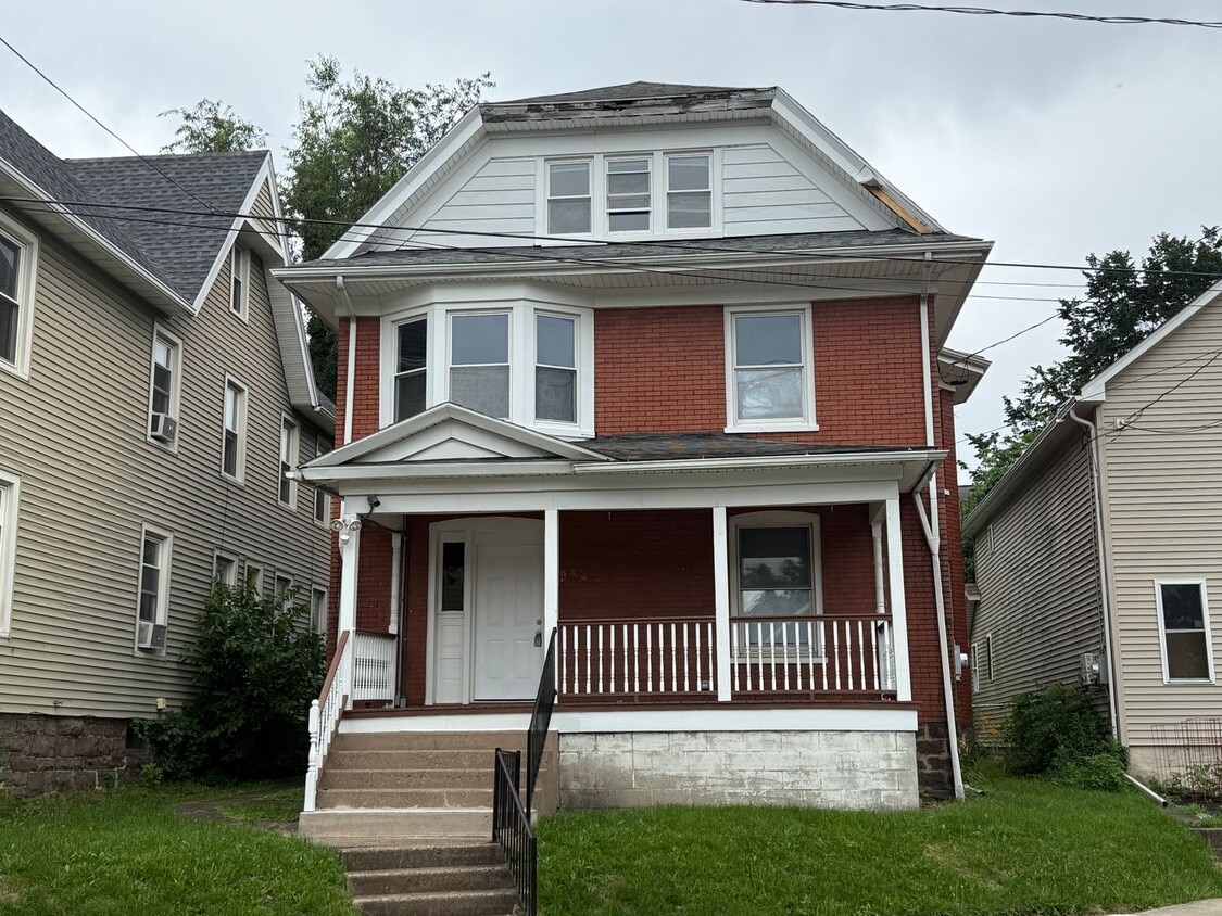 Primary Photo - Charming 4-Bedroom Single-Family Home | Se...