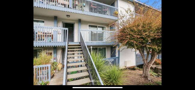 Foto del edificio - 22985 Marine View Dr S