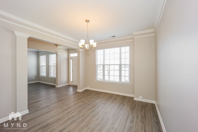 Building Photo - 545 Bigelow Ct