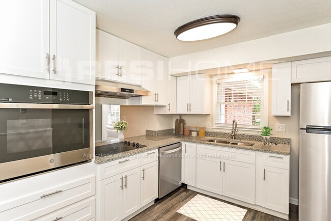 Building Photo - 3068 Menlo Park Dr
