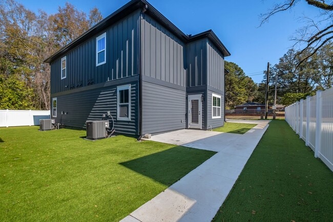 Building Photo - 2022 Trimble Rd