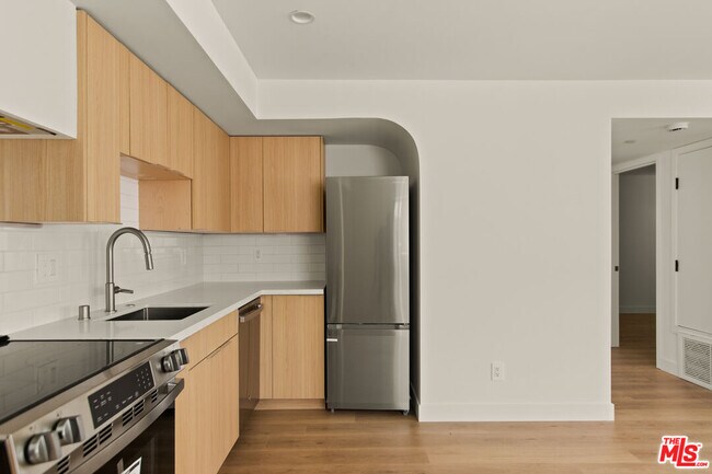 Foto del edificio - 2669 Benedict St