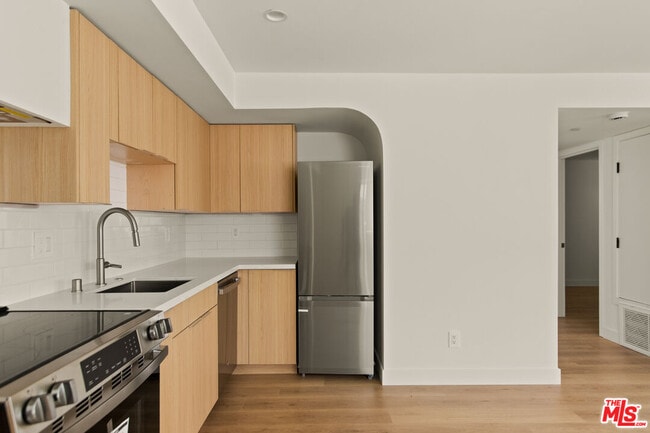 Building Photo - 2669 Benedict St