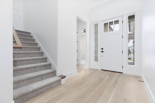 Foto del edificio - 4 bed plus office | 2.5 bath | 3 car garage  custom home off Washington Dam Rd