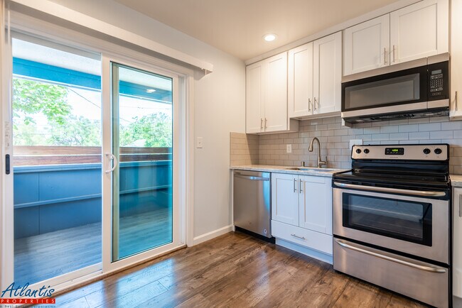 Building Photo - 738 S 10th St