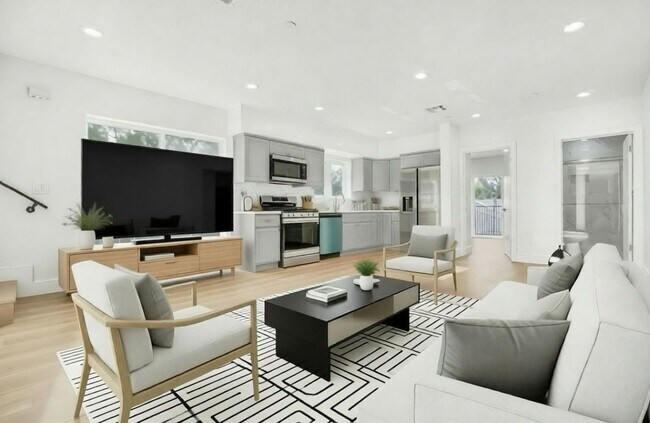 Foto del edificio - RECENTLY REMODELED TOWNHOME | 4 BED 4 BATH | GARAGE