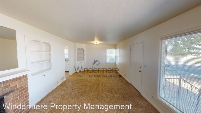 Building Photo - 3 br, 1 bath House - 2370 Rainier Dr