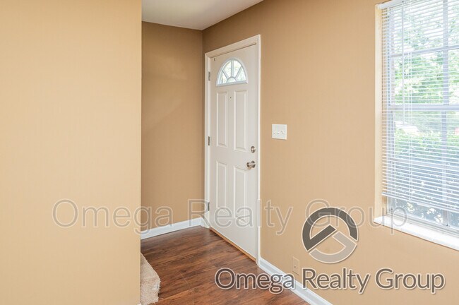 Building Photo - 2705 Hackberry Rd