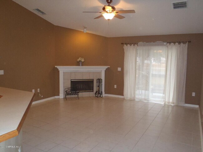 Building Photo - 795 S Lilac Loop