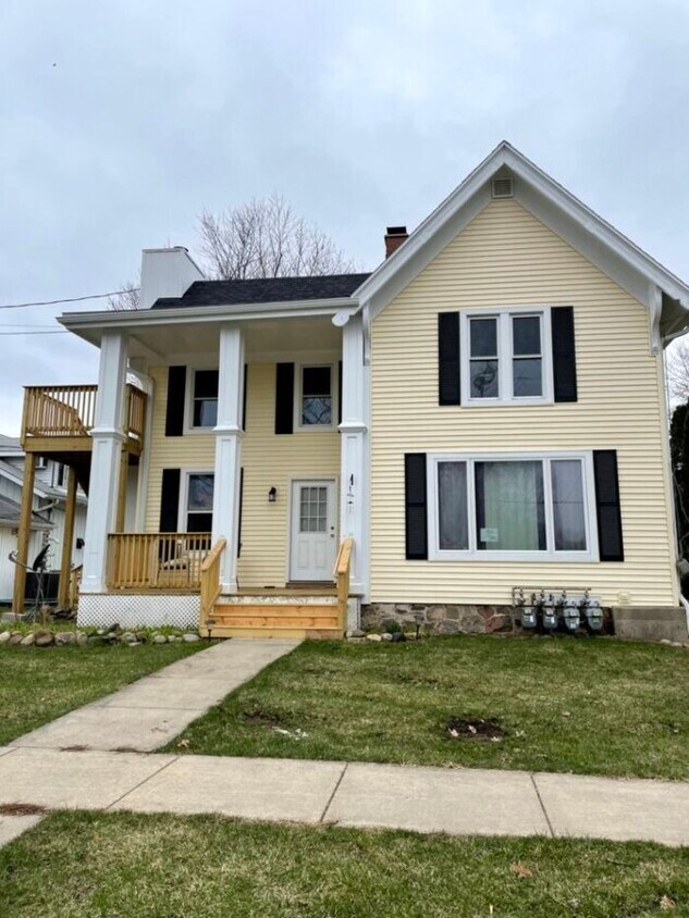 207 S Main St, Walworth, WI 53184 House Rental in Walworth, WI