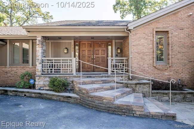 Building Photo - 135 W Hickory Grove Rd
