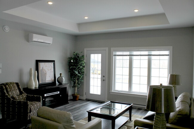 Building Photo - 8 Tanglewood Cl