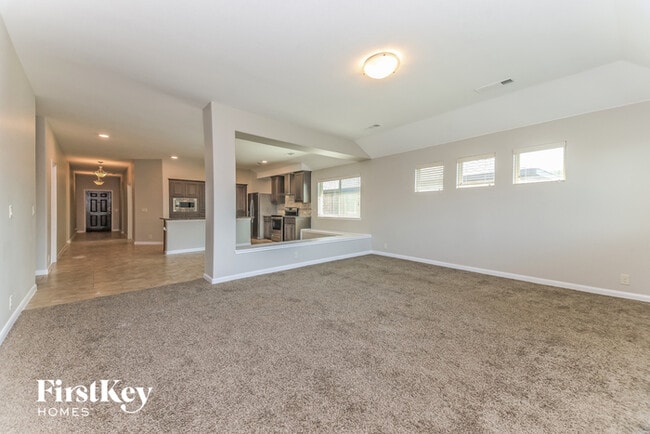 Building Photo - 750 Lowell Dr