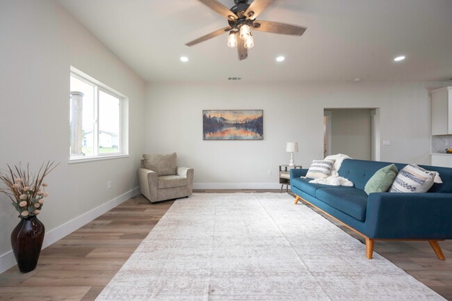 Building Photo - 2775 Village Dr