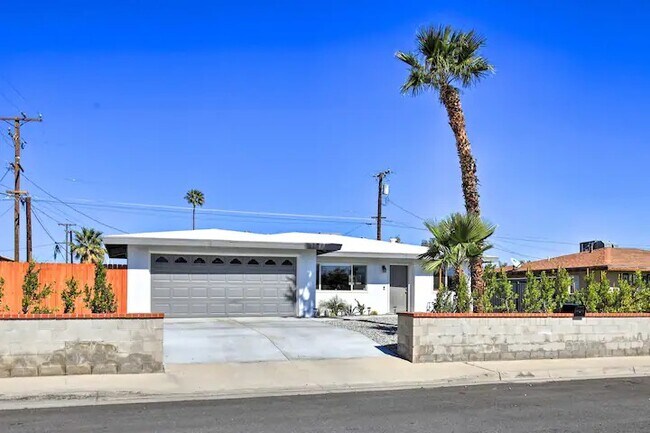 Foto del edificio - 360 W Bon Air Dr