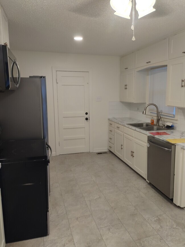 Foto del edificio - 1419 W 17th St N