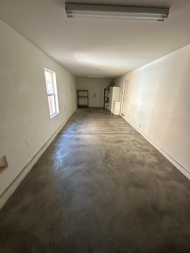 Foto del edificio - 5493 Twin Feathers Way