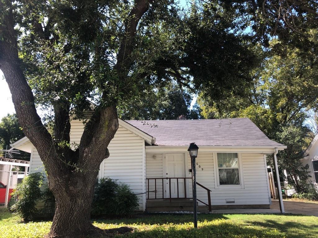 1609 Pine St, Grand Prairie, TX 75050 House Rental in Grand Prairie