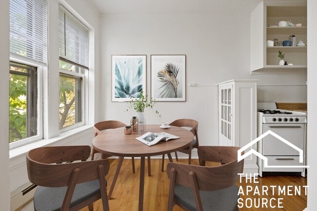 Building Photo - 4635 N Paulina St