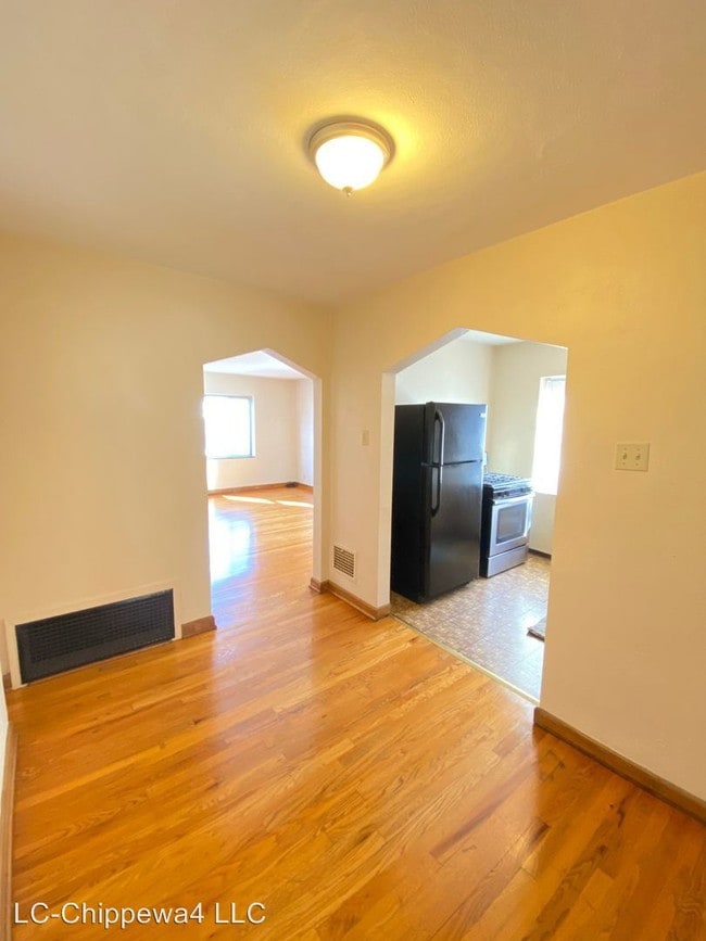 Building Photo - 5504 Chippewa St